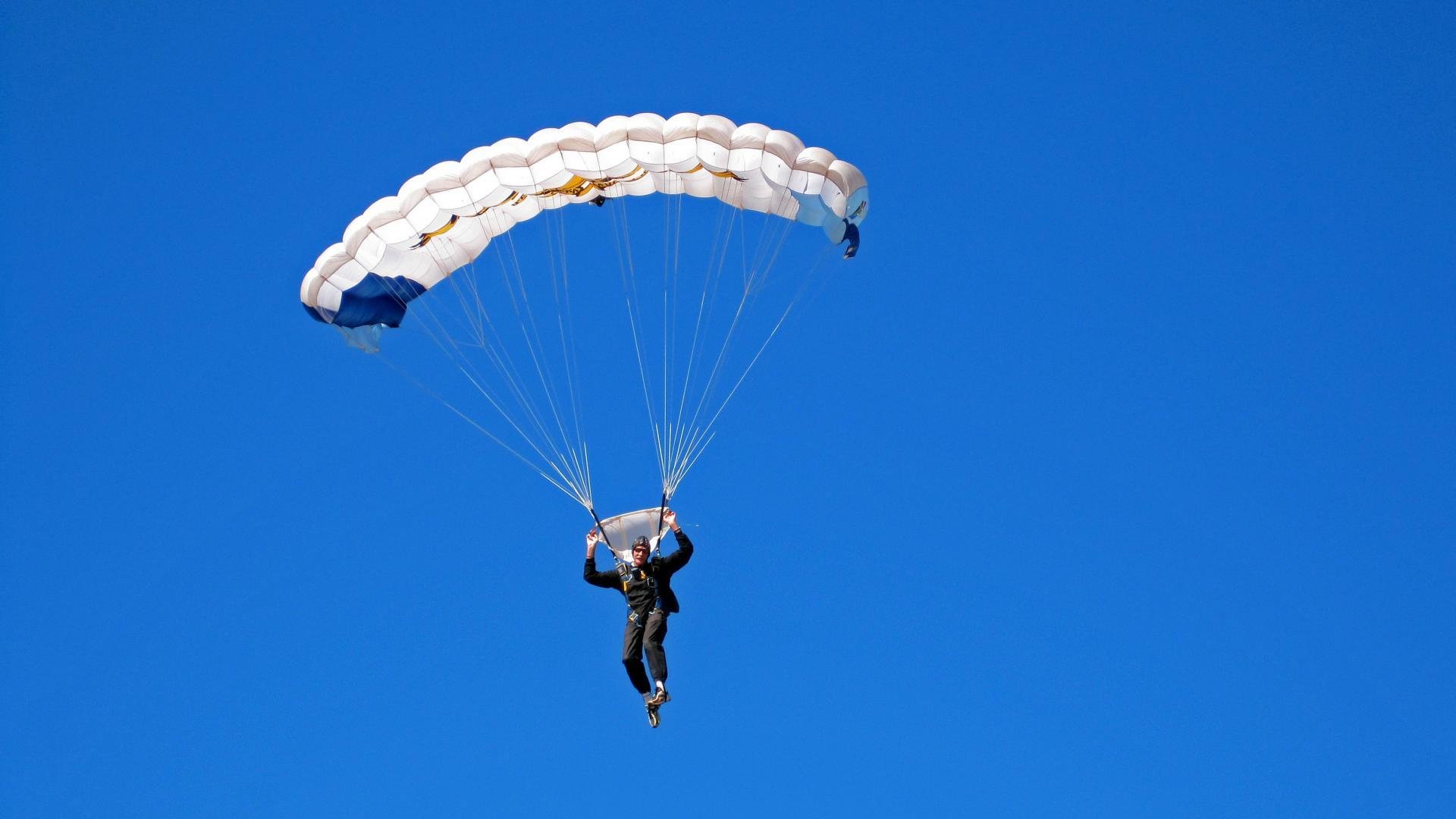 西班牙骑手受邀参加欧洲马术巡回赛，与国际顶级骑手同场竞技。
